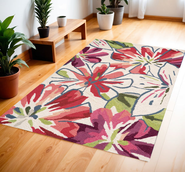 Homeroots 4' X 6' Ivory Green And Red Floral Hand Carved Handmade Area Rug  Polyester 552642