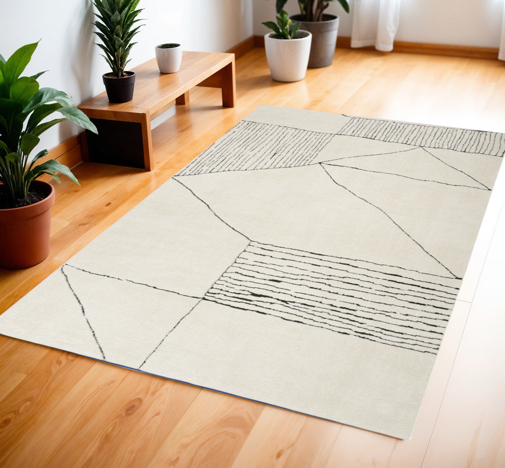 Homeroots 4' X 6' Ivory And Black Abstract Geometric Area Rug  Polyester 552722