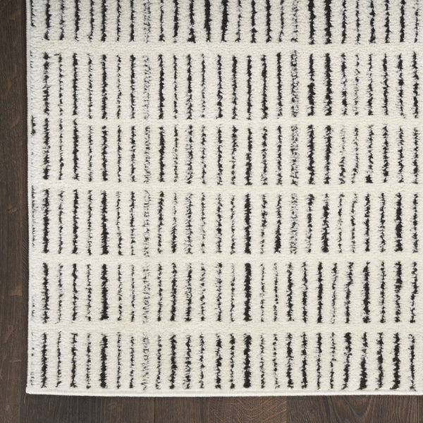 Homeroots 4' X 6' Ivory And Black Geometric Area Rug  Polyester 552727