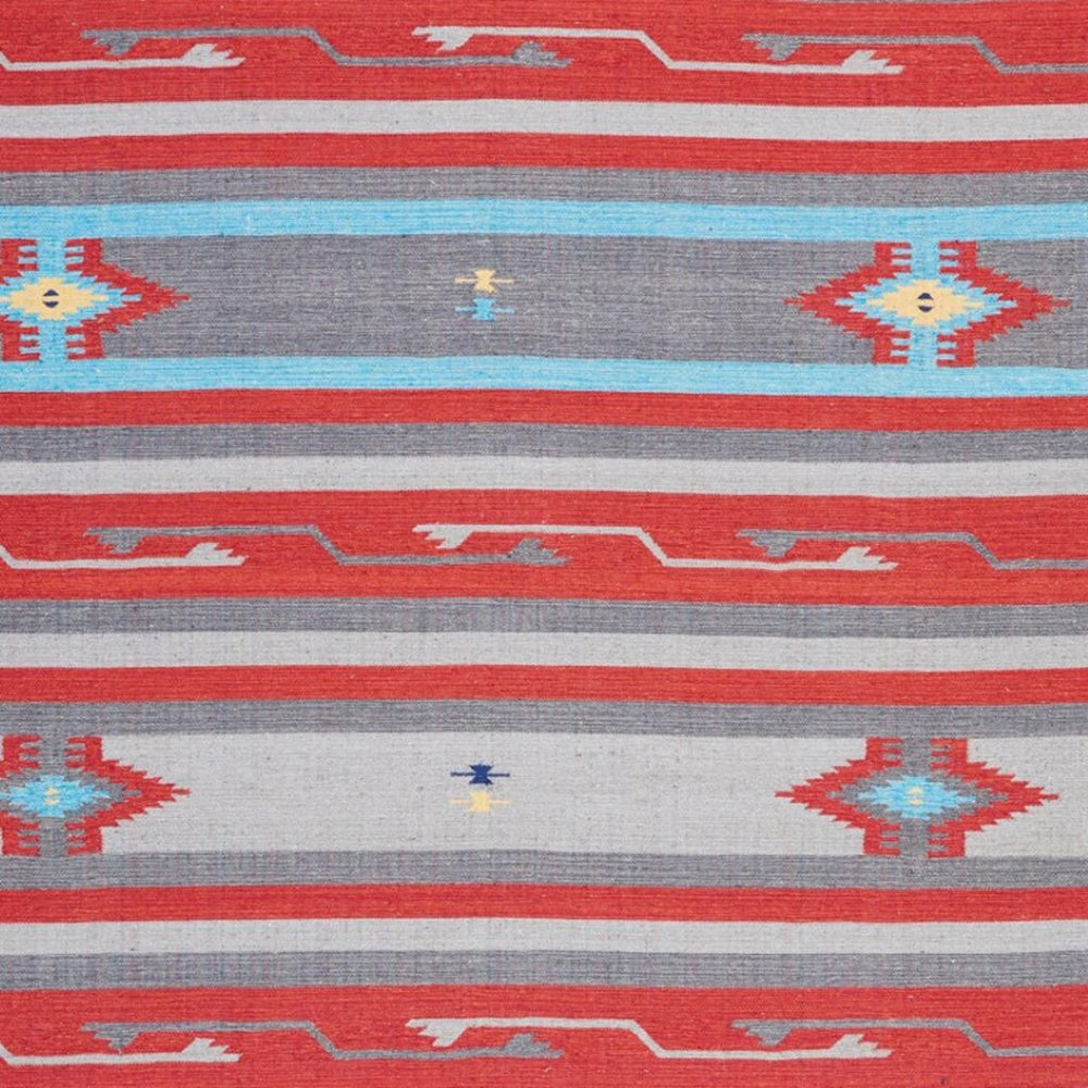 HomeRoots 8' Handcrafted Ivory Southwestern Area Rug with Fringed Edges - Perfect for Modern & Rustic Spaces 8' X 10' 552832