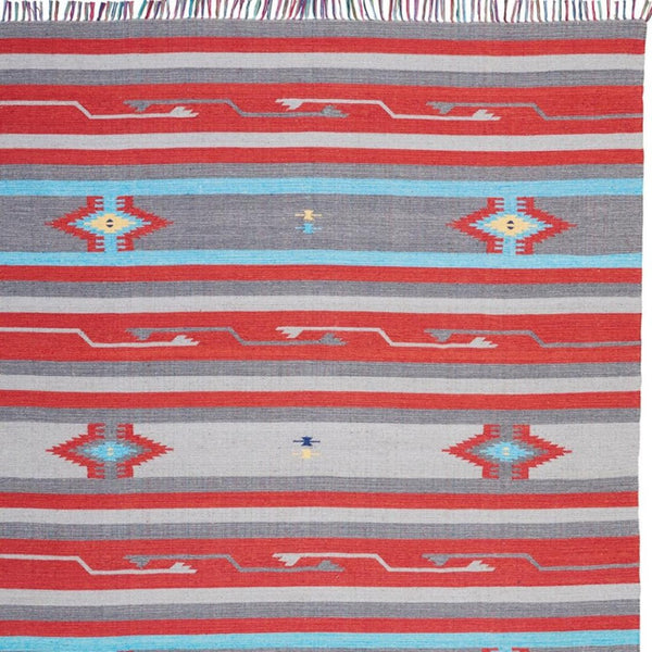 HomeRoots 8' Handcrafted Ivory Southwestern Area Rug with Fringed Edges - Perfect for Modern & Rustic Spaces 8' X 10' 552832
