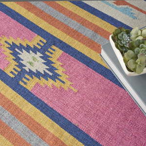 HomeRoots 8' Handcrafted Ivory Southwestern Area Rug with Fringed Edges - Perfect for Modern & Rustic Spaces 8' X 10' 552832