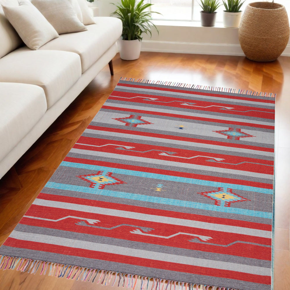 Homeroots 5' X 7' Gray And Red Southwestern Handmade Area Rug With Fringe  Cotton Blend 552843