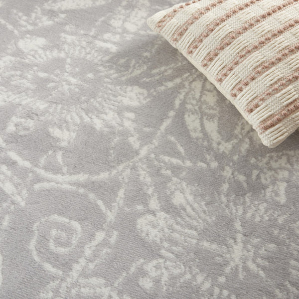 Homeroots 7' Ivory And Gray Floral Distressed Non-skid Area Rug - Perfect For Pets, Stain-resistant & Durable 5' X 7' Polyester 553044