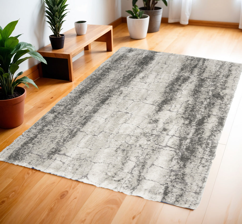 Homeroots 4' X 6' Charcoal And Ivory Abstract Shag Area Rug  Polyester 553109