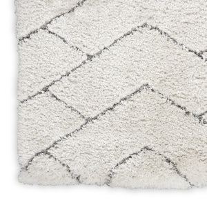 HomeRoots 5' Modern Ivory and Gray Chevron Shag Area Rug for Cozy Homes | Plush, Stylish, Stain-Resistant Design 4' X 6' 553111