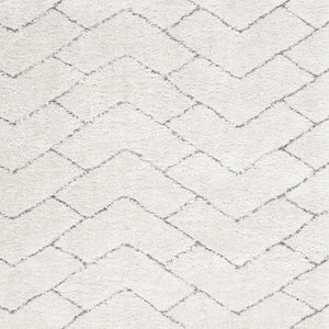HomeRoots 5' Modern Ivory and Gray Chevron Shag Area Rug for Cozy Homes | Plush, Stylish, Stain-Resistant Design 4' X 6' 553111