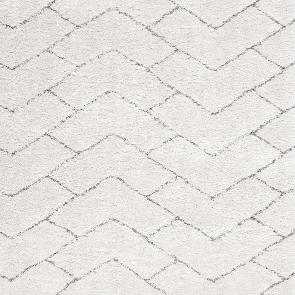 HomeRoots 5' Modern Ivory and Gray Chevron Shag Area Rug for Cozy Homes | Plush, Stylish, Stain-Resistant Design 4' X 6' 553111