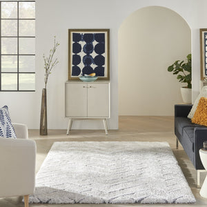 HomeRoots 5' Modern Ivory and Gray Chevron Shag Area Rug for Cozy Homes | Plush, Stylish, Stain-Resistant Design 4' X 6' 553111