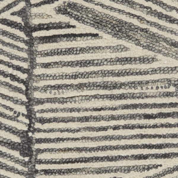 Homeroots 8' Gray And White Wool Abstract Area Rug - Modern Design For Cozy Elegance And Style In Any Room 8' X 12' Wool 553377