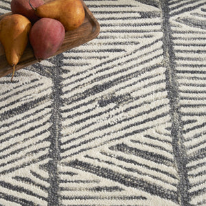 HomeRoots 8' Gray and White Wool Abstract Area Rug - Modern Design for Cozy Comfort in Living Spaces 8' X 10' 553379