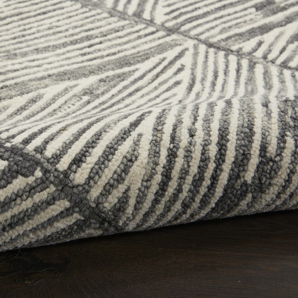 HomeRoots 8' Gray and White Wool Abstract Area Rug - Modern Design for Cozy Comfort in Living Spaces 5' X 7' 553382