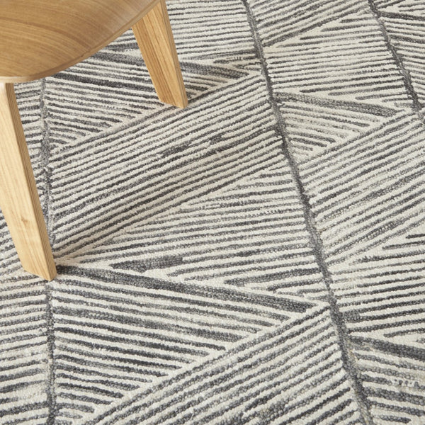 HomeRoots 8' Gray and White Wool Abstract Area Rug - Modern Design for Cozy Comfort in Living Spaces 5' X 7' 553382