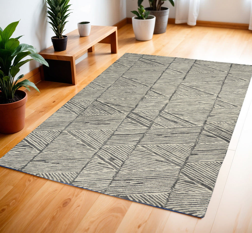 Homeroots 8' Gray And White Wool Abstract Area Rug - Modern Design For Cozy Elegance And Style In Any Room 4' X 6' Wool 553383