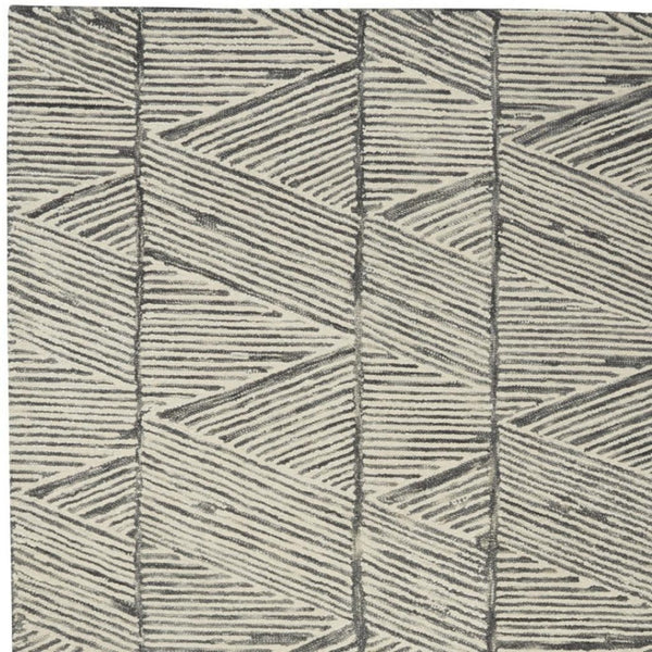 HomeRoots 8' Gray and White Wool Abstract Area Rug - Modern Design for Cozy Comfort in Living Spaces 4' X 6' 553383