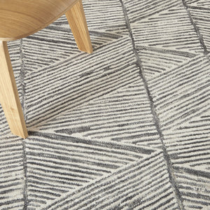 HomeRoots 8' Gray and White Wool Abstract Area Rug - Modern Design for Cozy Comfort in Living Spaces 4' X 6' 553383