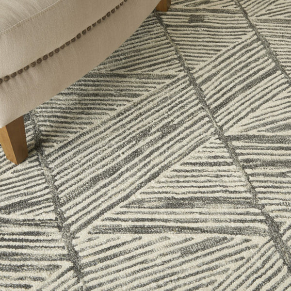 Homeroots 8' Gray And White Wool Abstract Area Rug - Modern Design For Cozy Elegance And Style In Any Room 4' X 6' Wool 553383