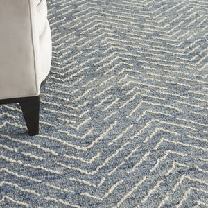 HomeRoots 8' Chevron Area Rug in Indigo and Ivory - Luxurious Wool Design for Modern Living Spaces and Comfort 8' X 12' 553384