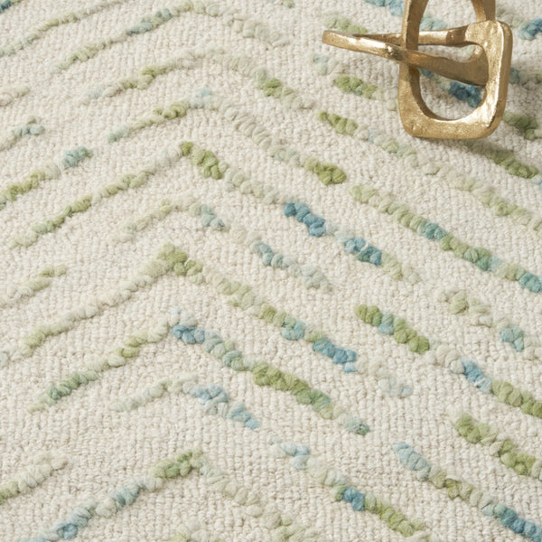 HomeRoots 8' Luxurious Wool Chevron Area Rug in Ivory, Blue & Green – Perfect for Modern Living Spaces! 8' X 10' 553387