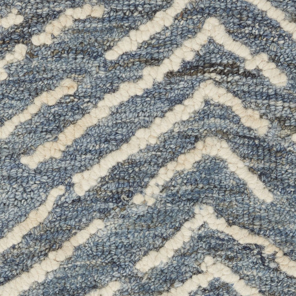 HomeRoots 8' Chevron Area Rug in Indigo and Ivory - Luxurious Wool Design for Modern Living Spaces and Comfort 4' X 6' 553391