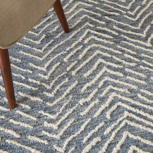 Homeroots 8' Wool Chevron Area Rug In Indigo And Ivory - Modern Artistry To Enhance Your Living Space Elegantly 4' X 6' Wool 553391