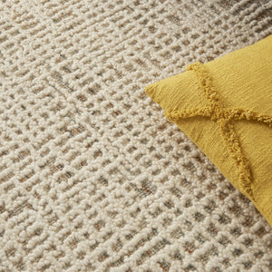 HomeRoots 8' Beige and Tan Wool Abstract Area Rug - Cozy, Soft, and Stylish for Modern and Rustic Spaces 4' X 6' 553401