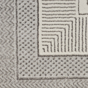 Homeroots 4' X 6' Silver And Ivory Geometric Non Skid Area Rug  Polyester 553430