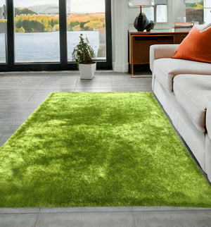Homeroots 5' X 7' Lime Green Shag Hand Tufted Area Rug  Polyester 553565