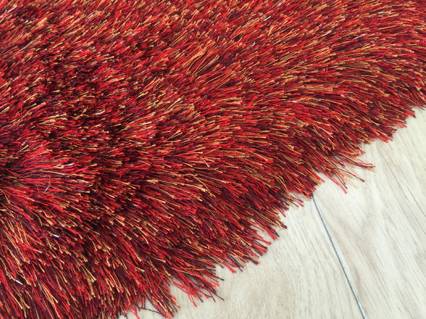 Homeroots 5' X 7' Red Shag Hand Tufted Area Rug  Polyester 553598