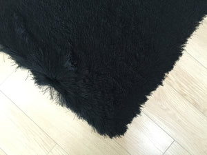 Homeroots 5' X 7' Black Shag Hand Tufted Area Rug  Polyester 553600