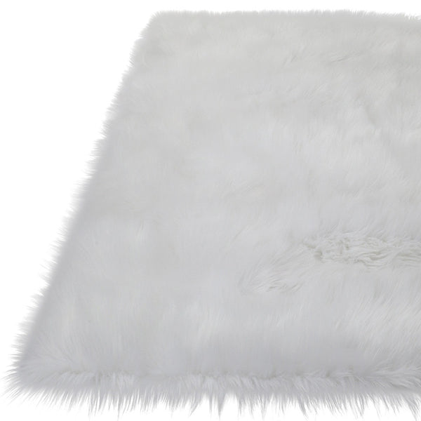 Homeroots 4' X 6' White Faux Sheepskin Shag Washable Area Rug  Faux Sheepskin 553639