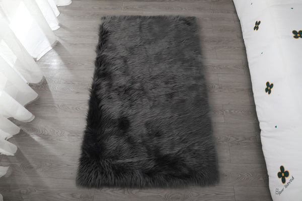 Homeroots 5' X 7' Charcoal Faux Fur Shag Washable Area Rug  Faux Fur 553645