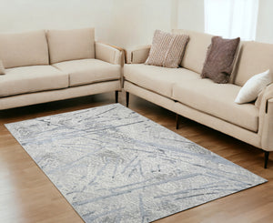 Homeroots 5' X 8' Gray And Silver Abstract Area Rug  Polyester 553850