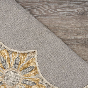 Homeroots 4' Beige Round Wool Floral Hand Tufted Area Rug Gray Wool 554449