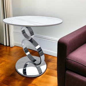 Homeroots 21" White And Silver Stone Pedestal End Table - Chic Round Accent Table For Modern Living Spaces   554650