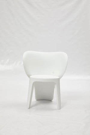 HomeRoots Set of Four White Heavy-Duty Plastic Juvenile Chairs for Playrooms, Classrooms & Comfort Use 554661