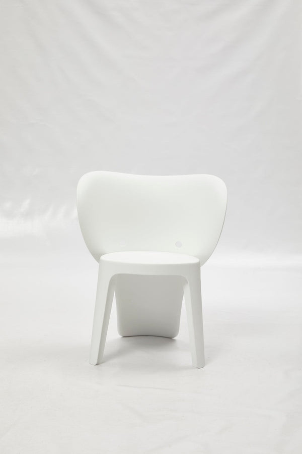 HomeRoots Set of Four White Heavy-Duty Plastic Juvenile Chairs for Playrooms, Classrooms & Comfort Use 554661