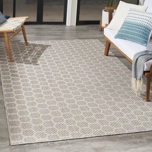 HomeRoots 6' X 9' Gray and Ivory Geometric Area Rug - Stylish Indoor/Outdoor Design, Reversible & Low Maintenance 554835