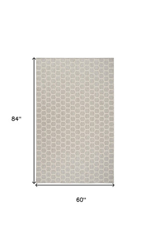 HomeRoots 6' X 9' Gray and Ivory Geometric Area Rug - Stylish Indoor/Outdoor Design, Reversible & Low Maintenance 554835