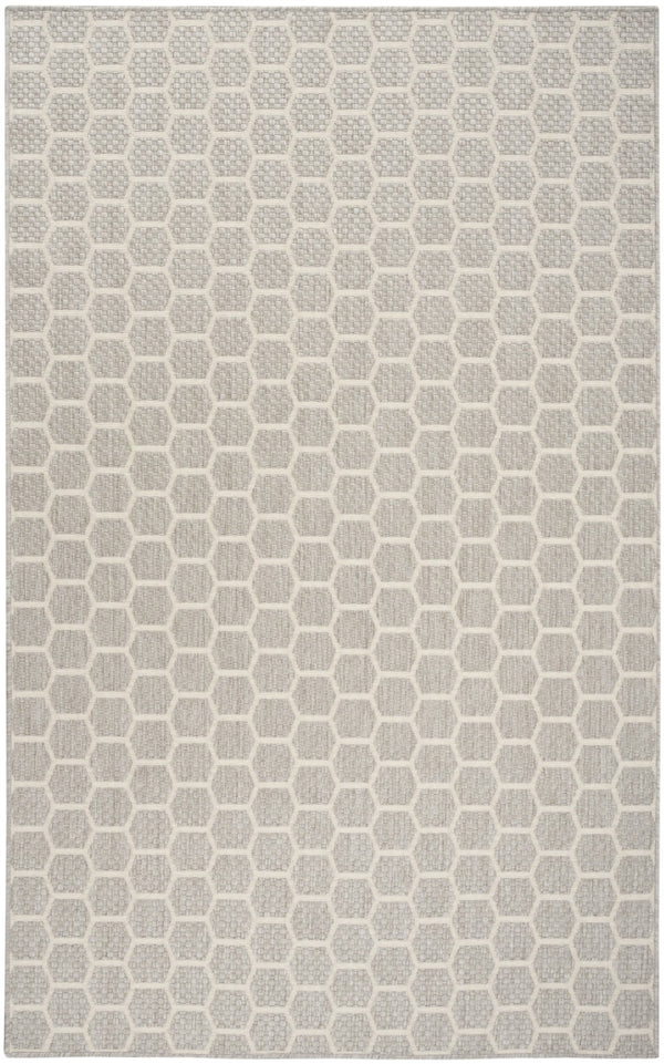 HomeRoots 6' X 9' Gray and Ivory Geometric Area Rug - Stylish Indoor/Outdoor Design, Reversible & Low Maintenance 554835