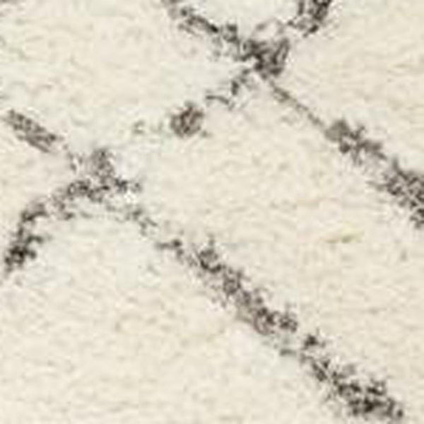 HomeRoots 5' Modern Ivory and Gray Geometric Shag Area Rug – Plush Comfort, Durable Design for Any Room 4' X 6' 554866