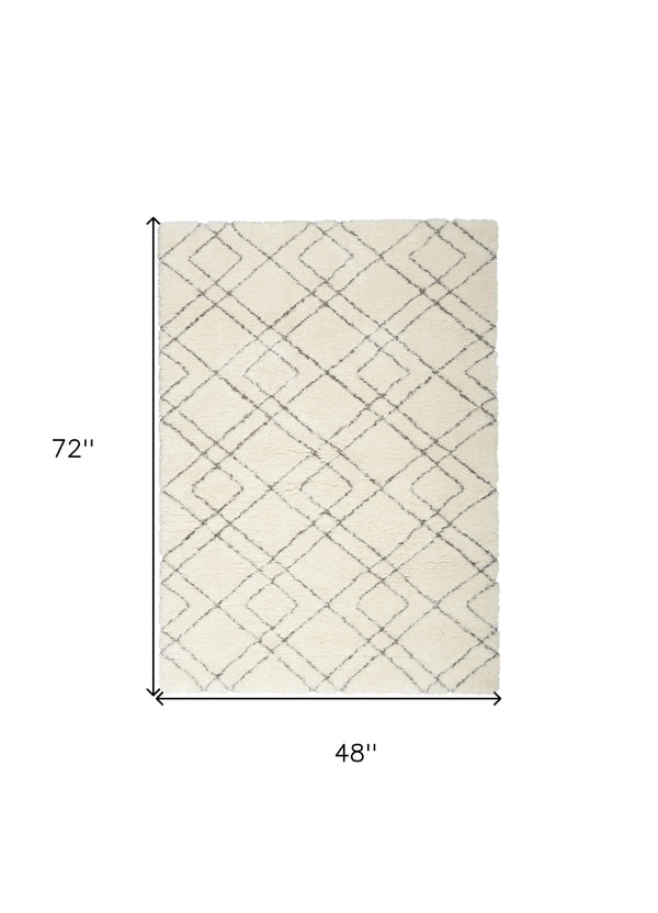 Homeroots 4' X 6' Ivory And Gray Geometric Shag Area Rug  Polyester 554866