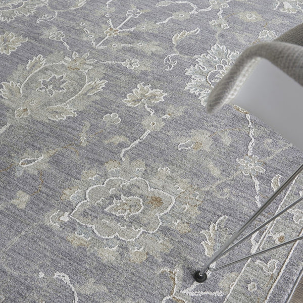 HomeRoots 5' Ivory and Gray Floral Medallion Area Rug - Elegant Rustic Design for Timeless Home Décor 4' X 6' 554883
