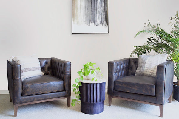 Homeroots 33" Brown And Black Antiqued Top Grain Leather Tufted Club Chair   555320