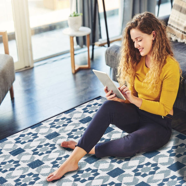 Homeroots 4' Teal Blue Geometric Indoor-outdoor Area Rug - Uv Protected, Stain Resistant, Stylish & Durable!  Polypropylene 555569