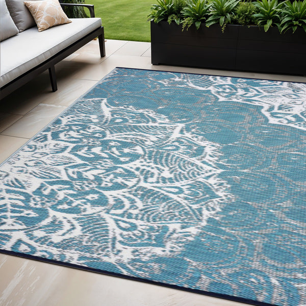 Homeroots 5' Teal Blue Floral Area Rug - 5x8 Machine Braided, Uv Protected, Stain Resistant For Indoor/Outdoor Use  Polypropylene 555572