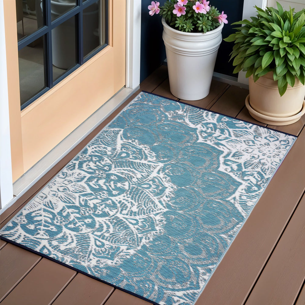 Homeroots 3' Teal Blue Floral Area Rug - Stylish Indoor/Outdoor Machine-braided, Stain-resistant, Uv Protected  Polypropylene 555574