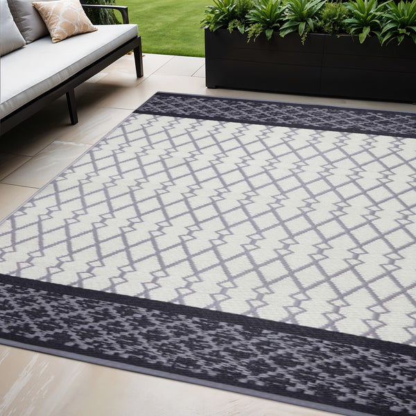 Homeroots 5' Gray Geometric Area Rug - 5x8 Indoor Outdoor Stain Resistant, Uv Protected, Stylish & Durable Design  Polypropylene 555588
