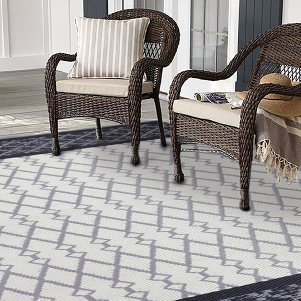 Homeroots 8' X 10' Gray Geometric Area Rug - Stylish, Stain-resistant, Indoor/Outdoor Design For Any Space  Polypropylene 555589