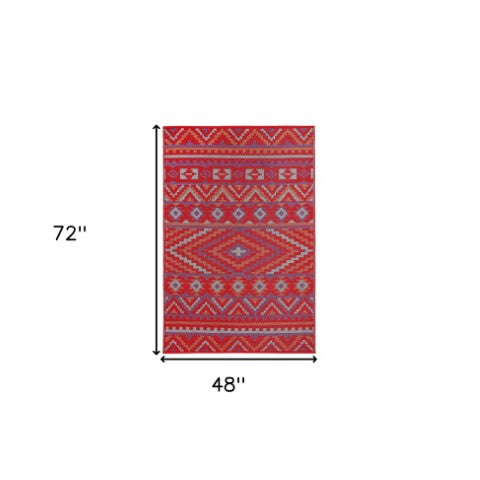 Homeroots 4' X 6' Red Geometric Indoor Outdoor Area Rug - Stain Resistant, Uv Protected, Stylish & Durable!  Polypropylene 555591